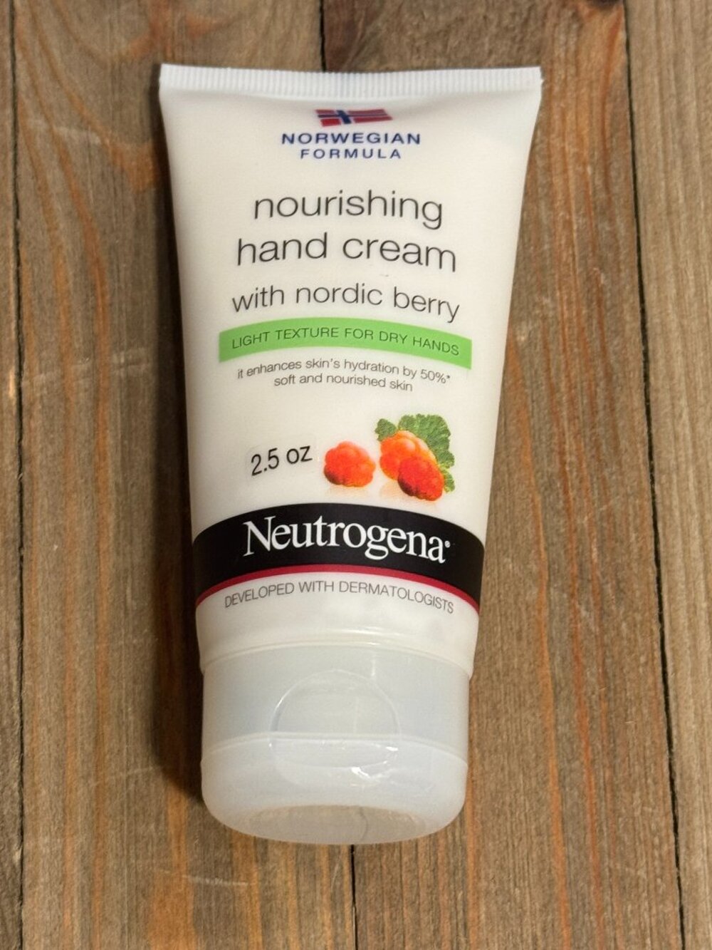 Neutrogena Nourishing Hand Cream With Nordic Berry Non Greasy 2.5 Fl Oz New